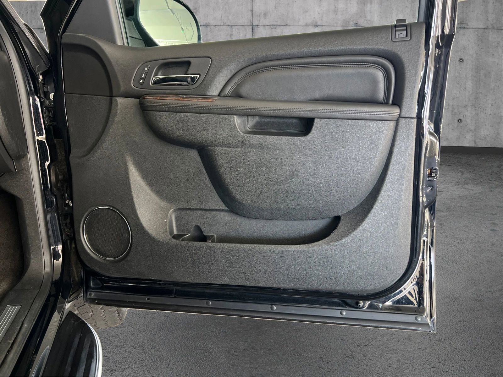 Used 2014 GMC Yukon XL Denali image 21