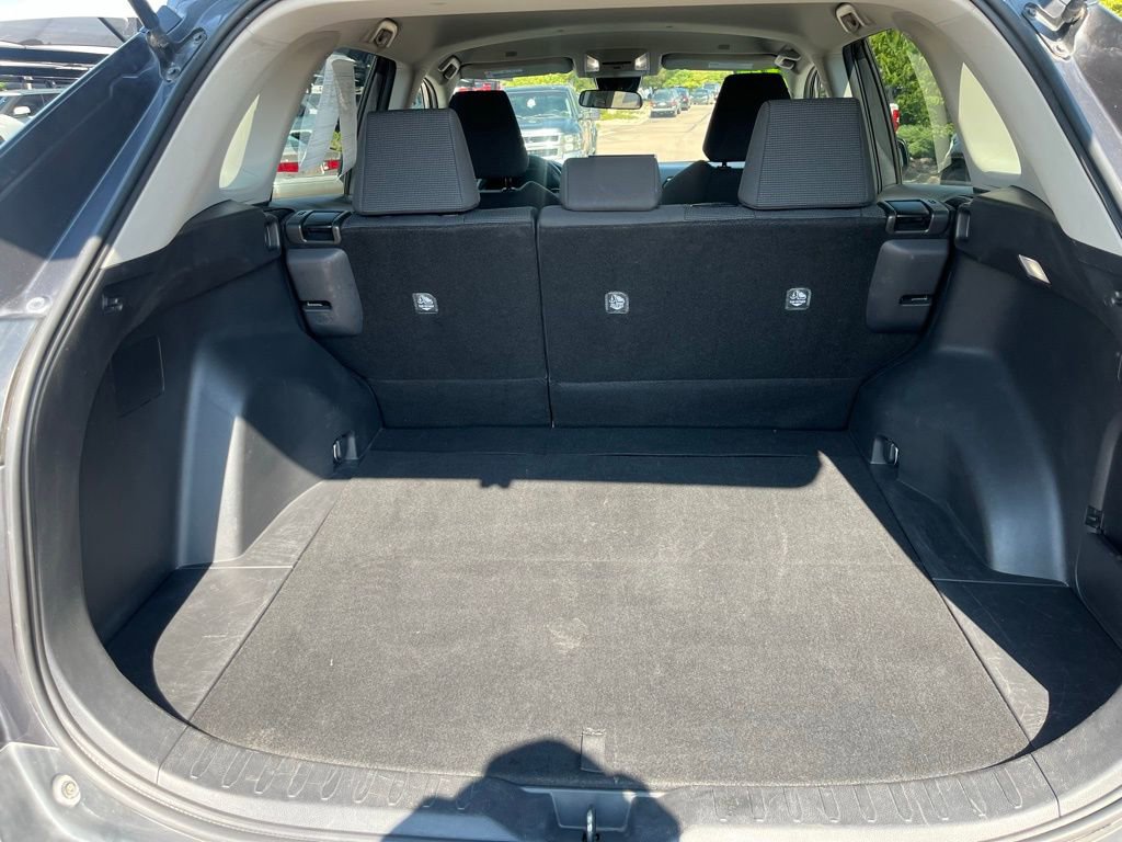 Used 2024 Toyota RAV4 LE image 31