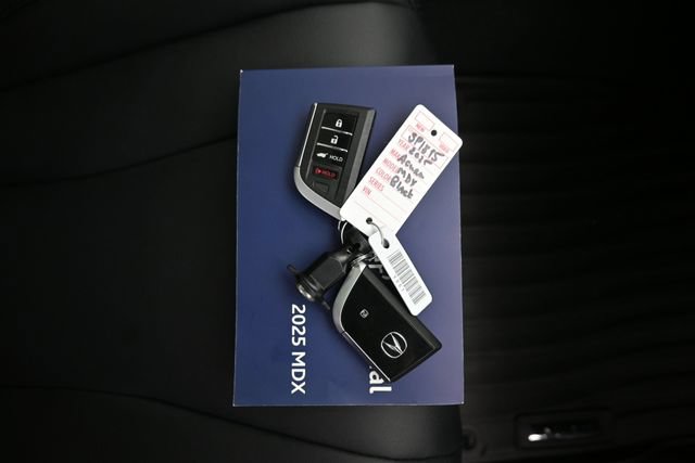 Used 2025 Acura MDX SH-AWD image 13