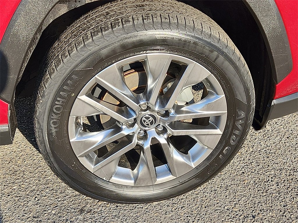 Used 2021 Toyota RAV4 Limited image 8