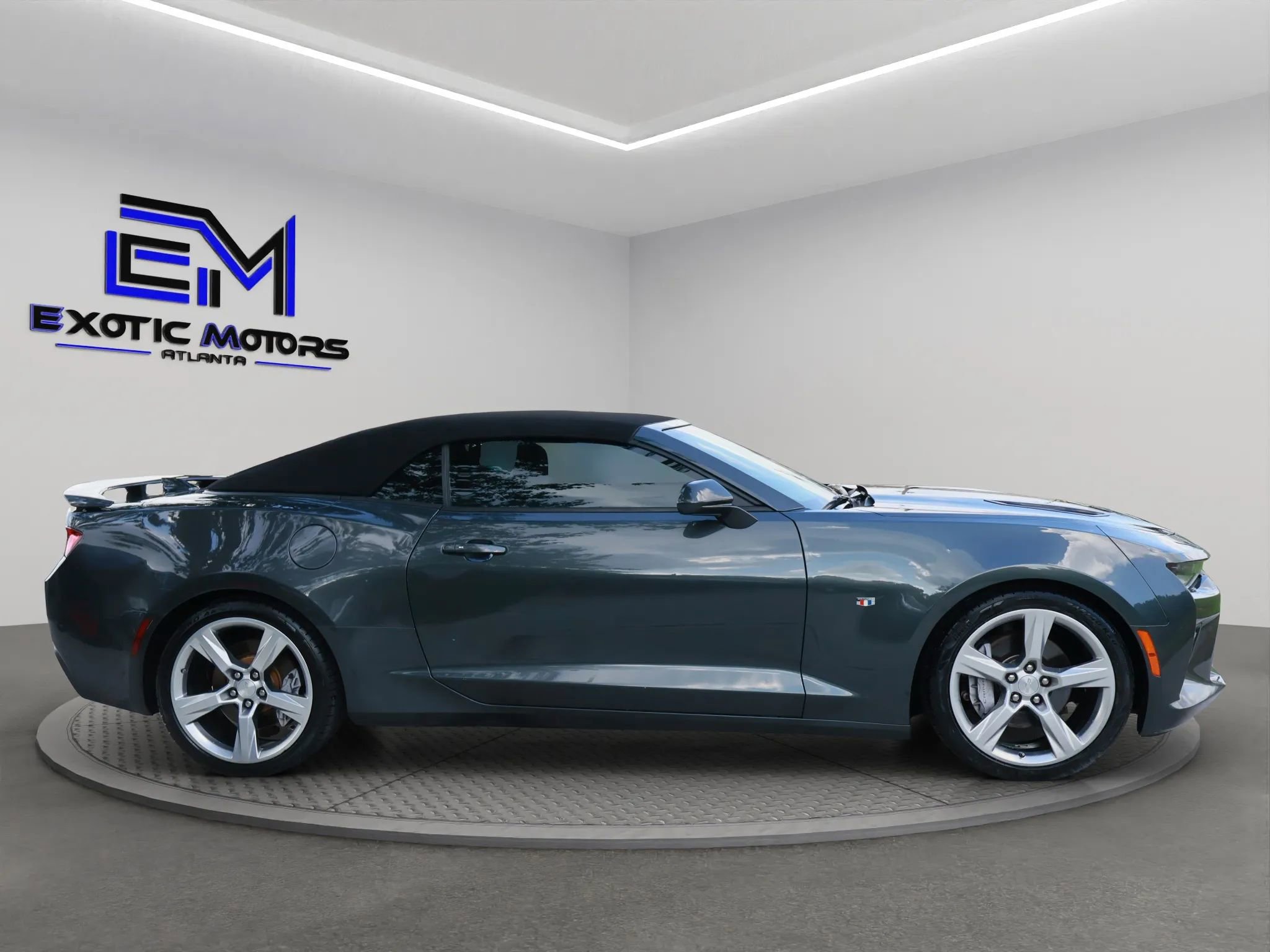 Used 2017 Chevrolet Camaro SS RWD image 10