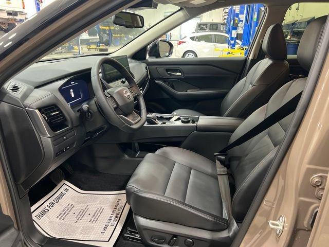 Used 2025 Nissan Rogue SL AWD/4WD image 10