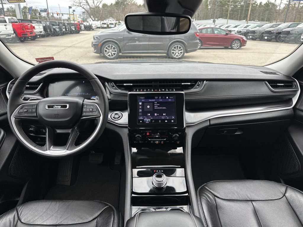 Used 2023 Jeep Grand Cherokee Laredo w/ Luxury Tech Group I image 19