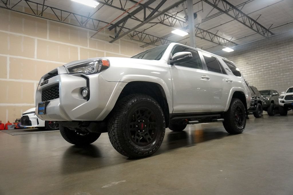 Used 2018 Toyota 4Runner TRD Off-Road Premium AWD/4WD image 2