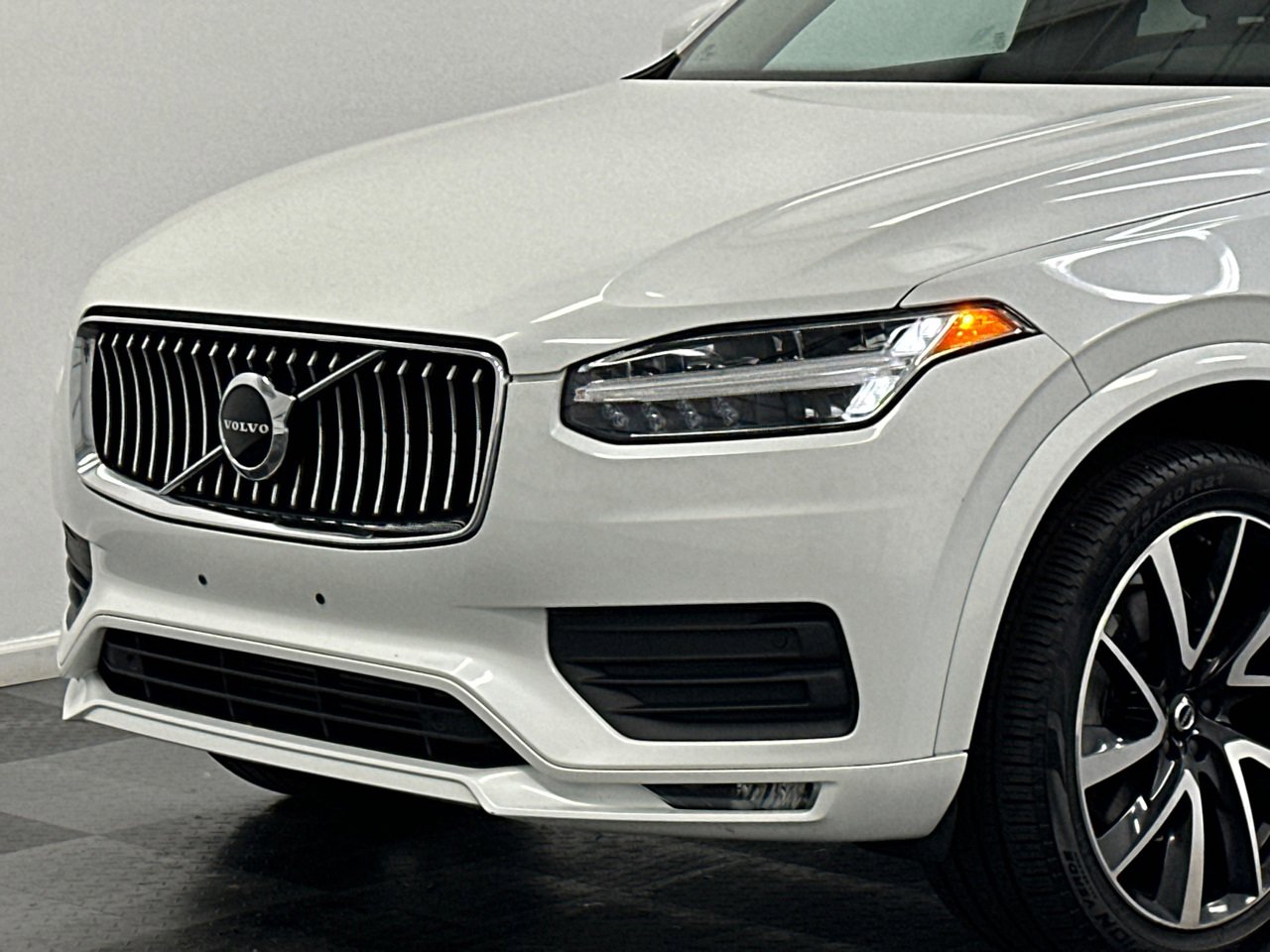 Used 2020 Volvo XC90 T6 Momentum w/ Protection Package Premier image 2