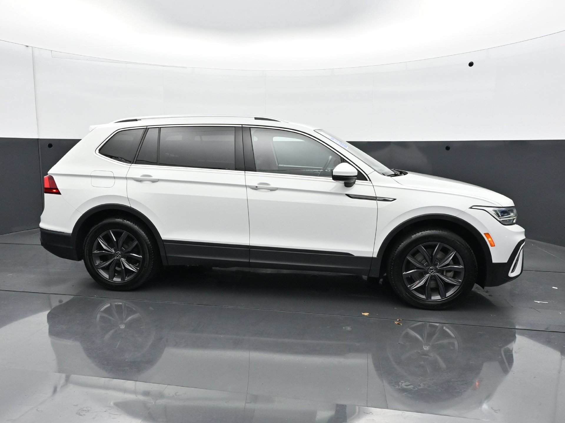 Used 2022 Volkswagen Tiguan SE FWD image 8