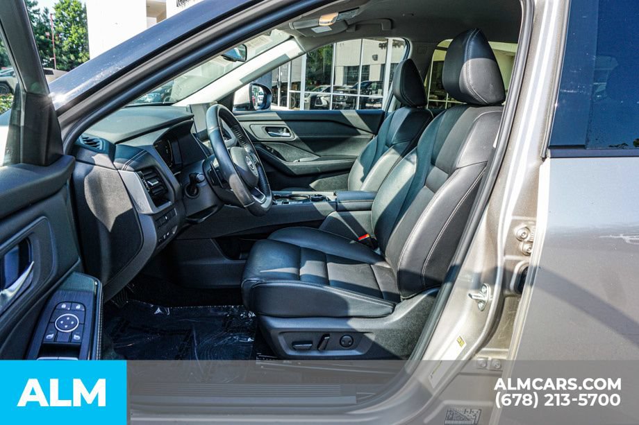 Used 2024 Nissan Rogue SL AWD/4WD image 18