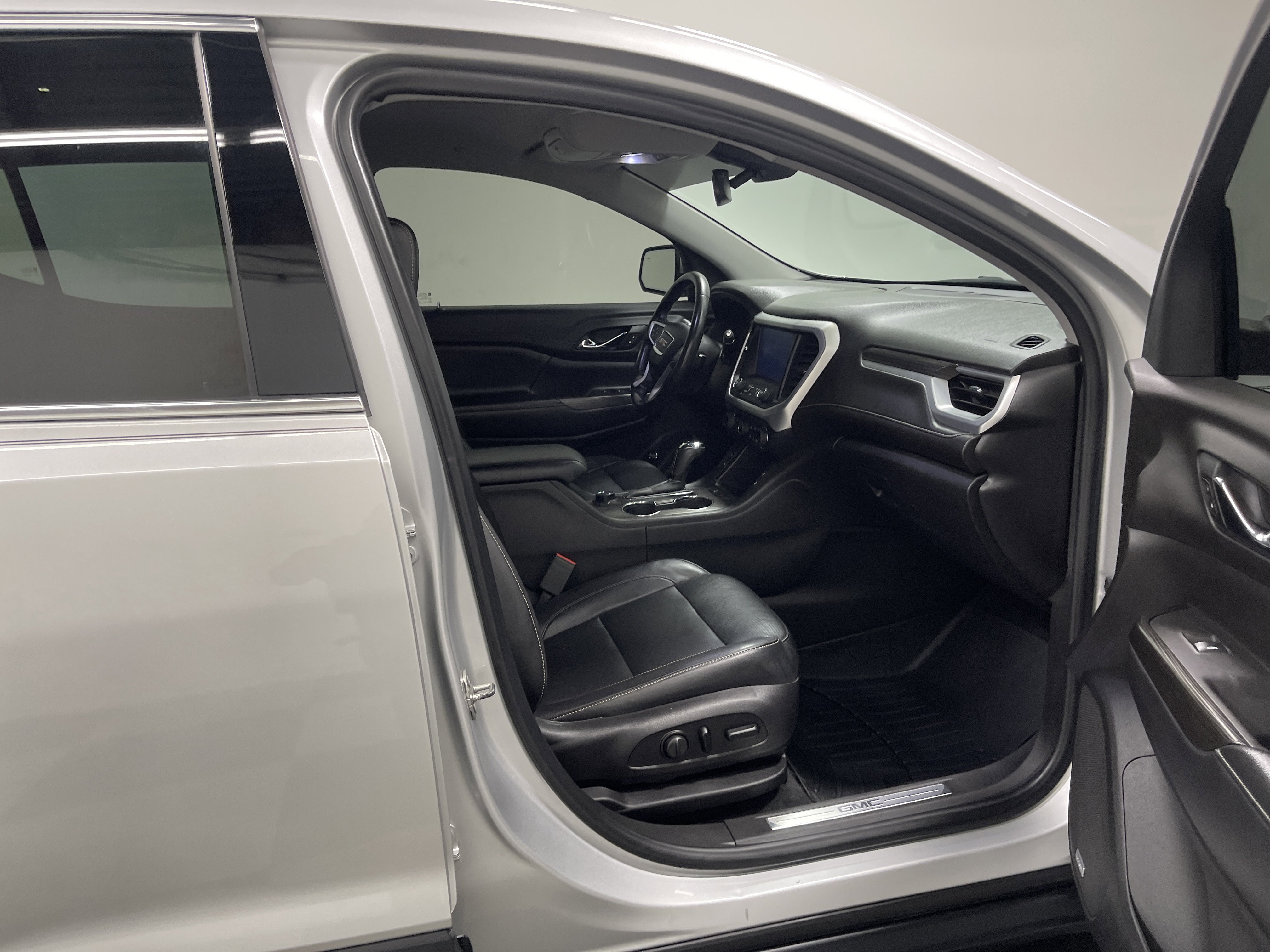Used 2019 GMC Acadia SLT AWD/4WD image 26