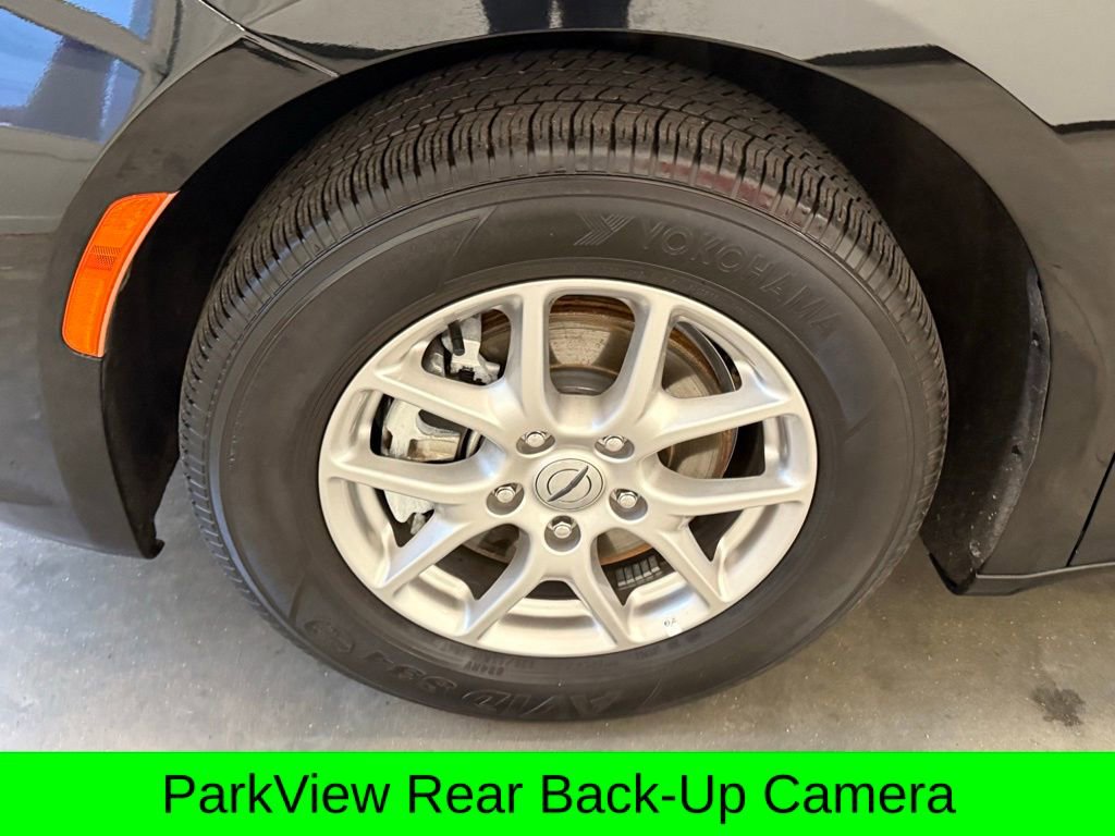 Used 2024 Chrysler Pacifica Touring-L image 8