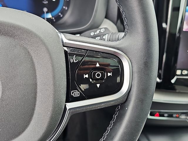 Used 2025 Volvo XC60 B5 Plus w/ Protection Package Premier image 24