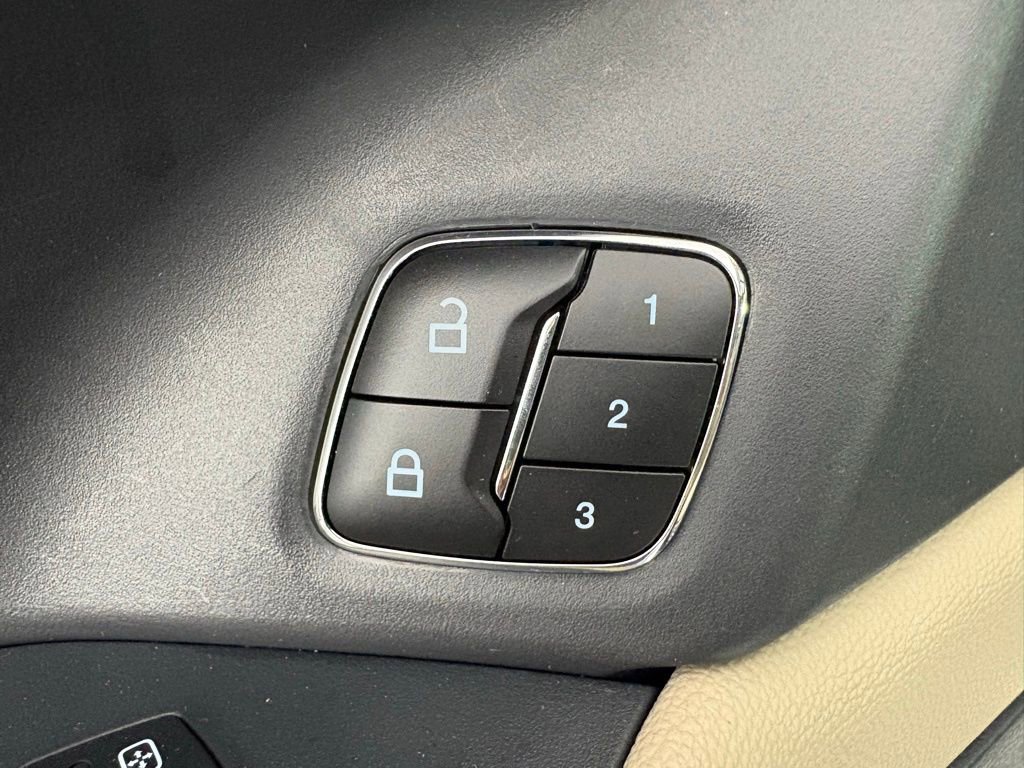 Used 2023 Ford Expedition Max Limited image 13