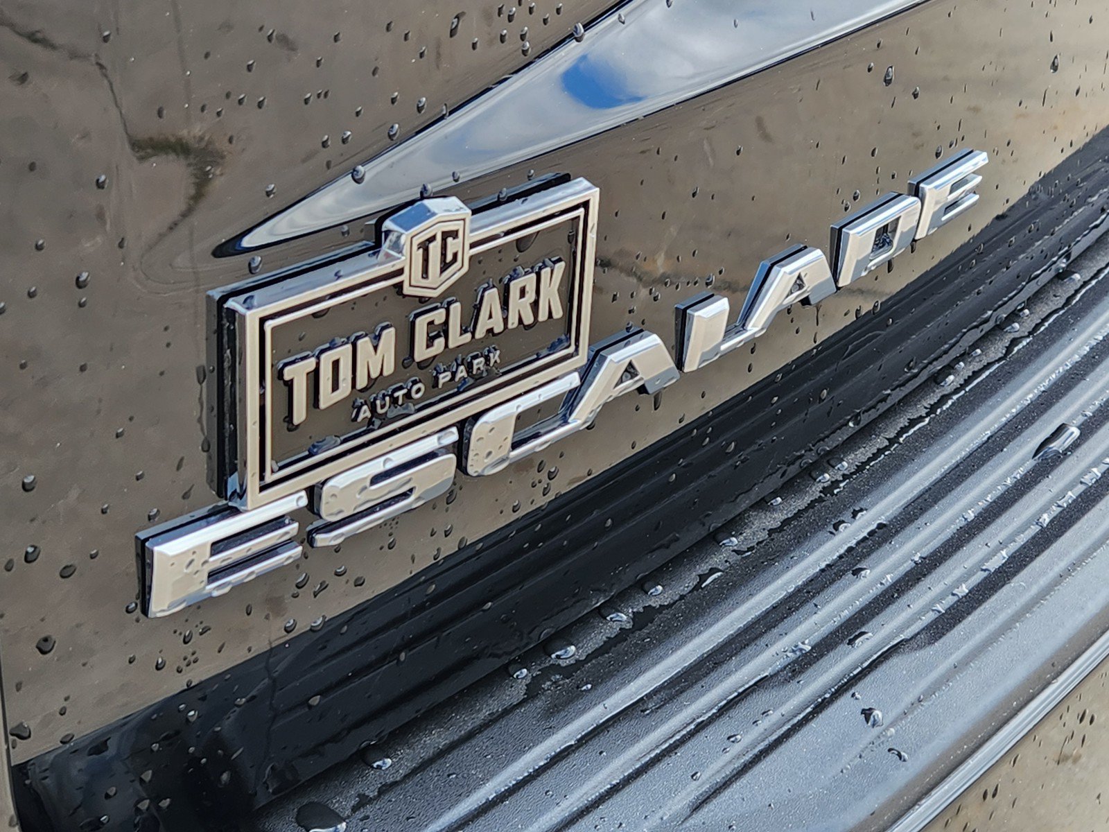 Used 2023 Cadillac Escalade ESV Premium Luxury AWD/4WD image 31