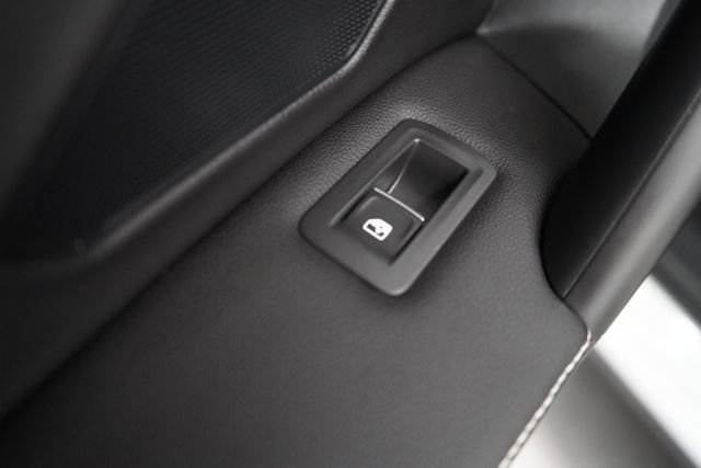 Used 2022 Volkswagen Tiguan SE w/ Panoramic Sunroof Package image 47