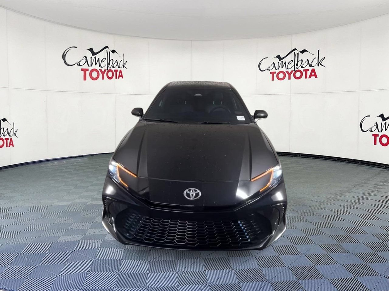 Used 2025 Toyota Camry XSE FWD image 5