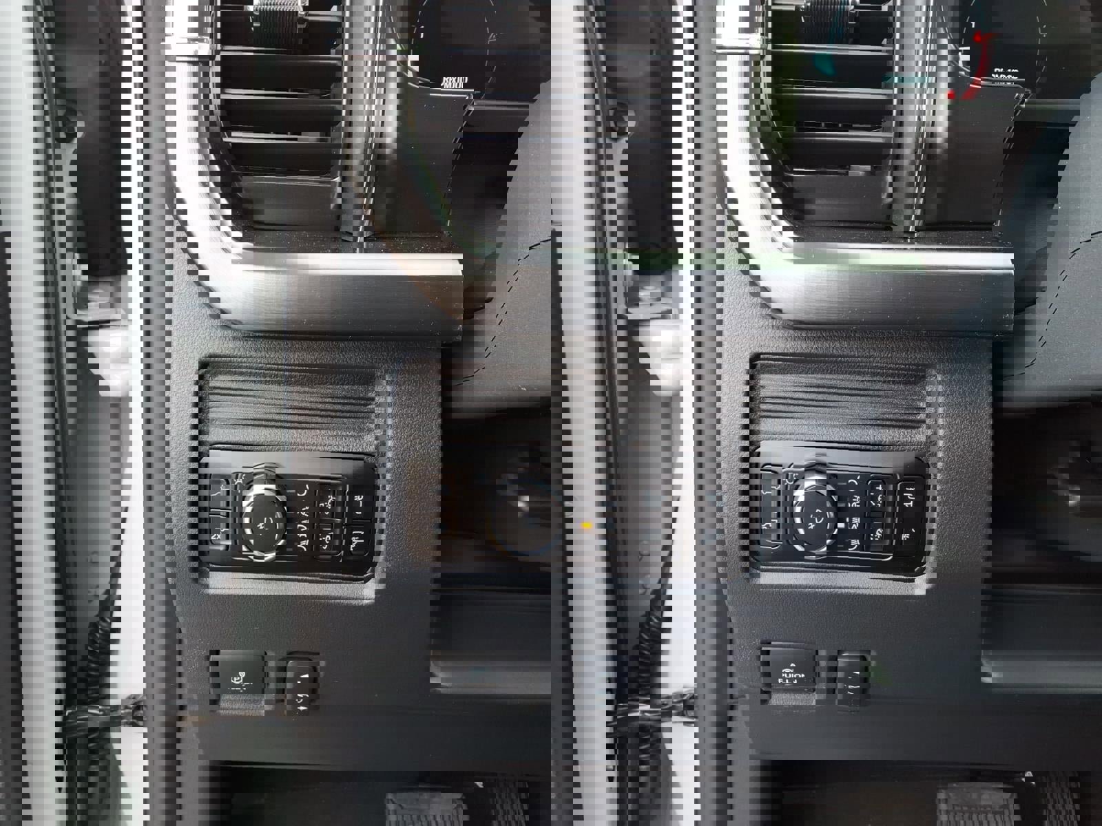 New 2026 Ford F250 Lariat w/ Black Appearance Package image 14