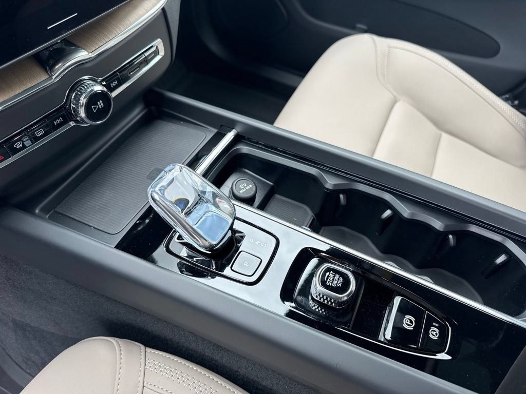 New 2026 Volvo XC60 B5 Plus w/ Protection Package Premier AWD/4WD image 13