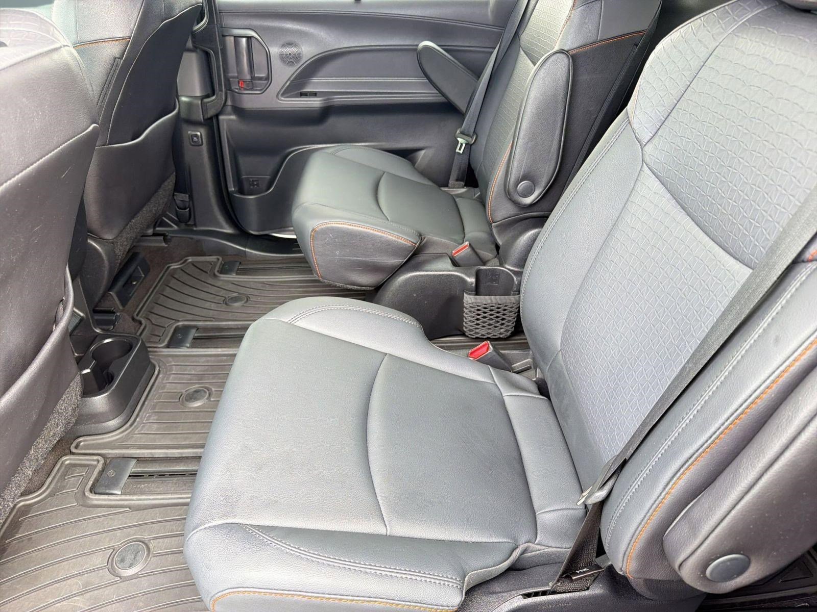 Used 2022 Toyota Sienna XSE FWD image 15