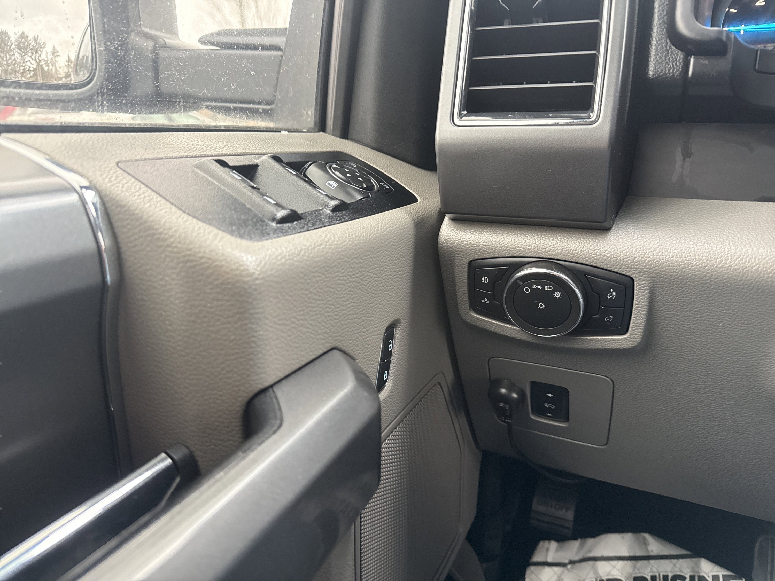 Used 2017 Ford F150 XLT w/ Equipment Group 302A Luxury image 22