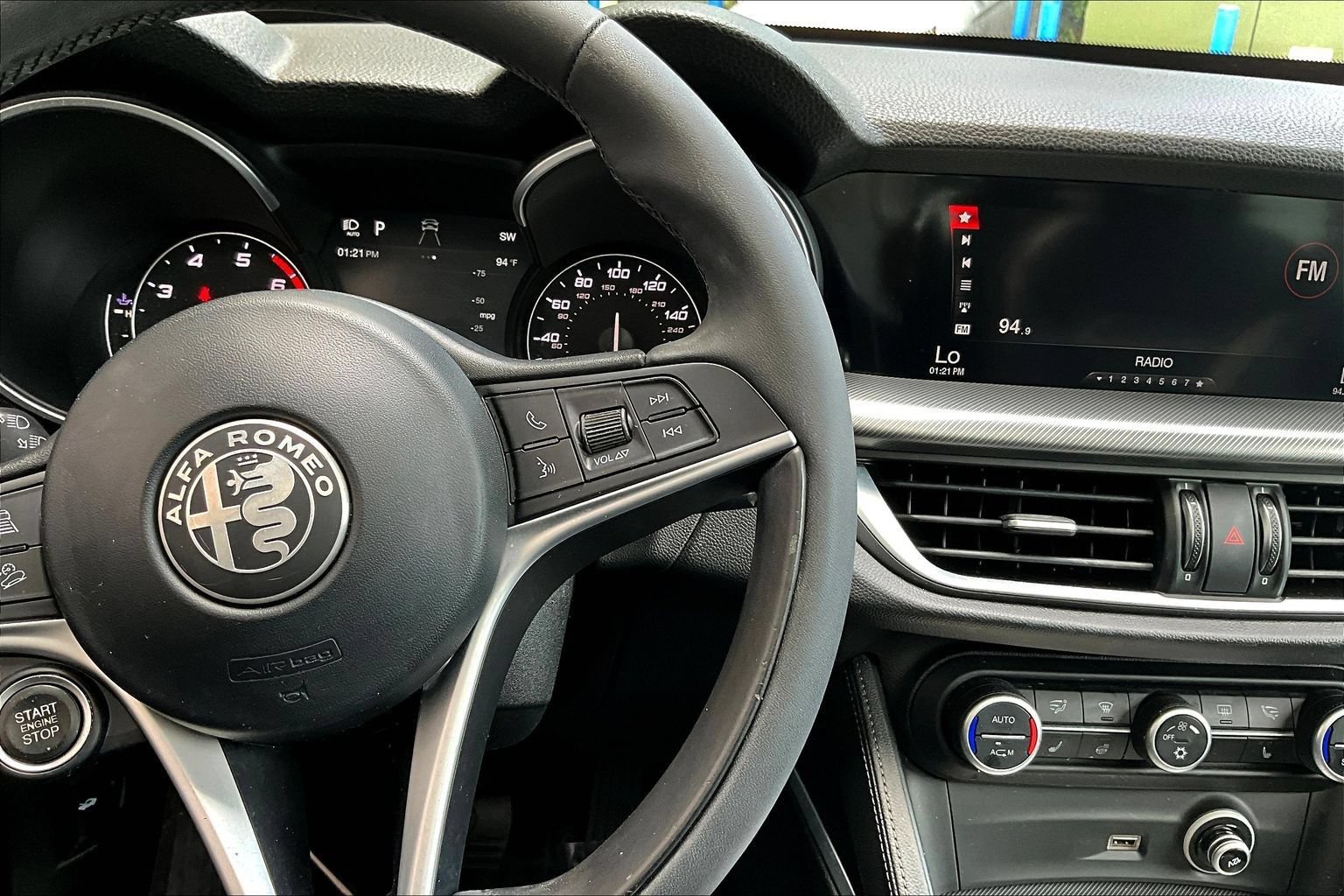 Used 2018 Alfa Romeo Stelvio Ti AWD/4WD image 13