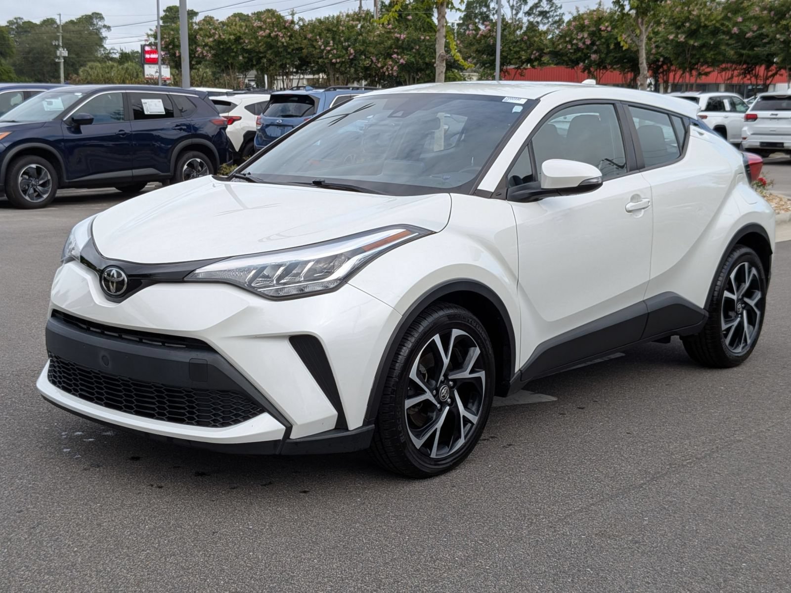 Used 2020 Toyota C-HR XLE FWD image 7