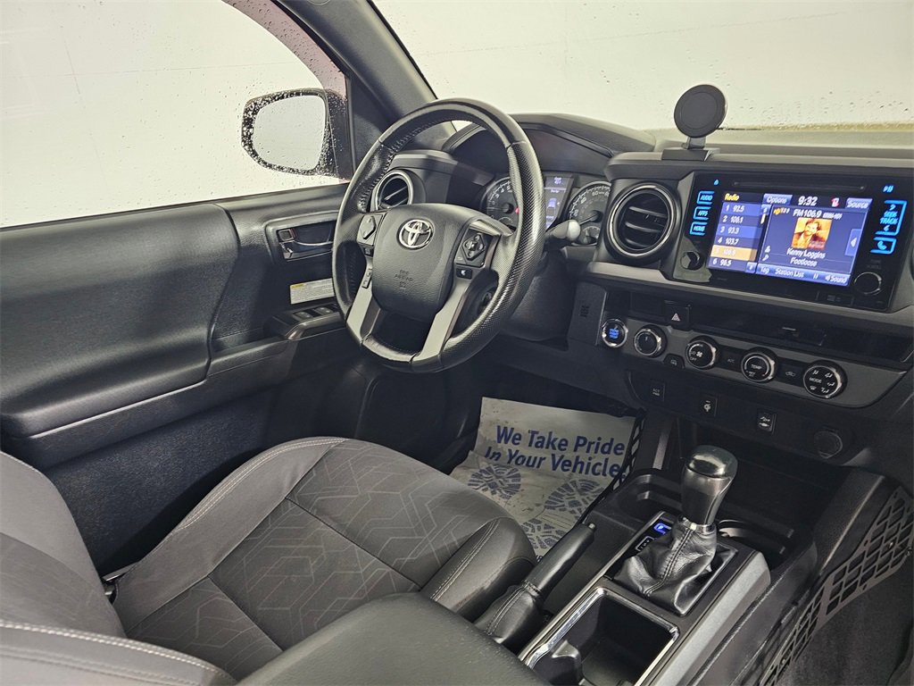 Used 2016 Toyota Tacoma TRD Off-Road image 11