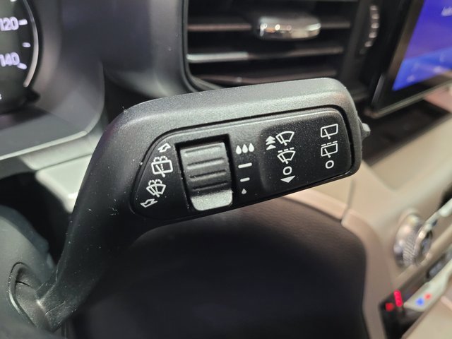 Used 2022 Ford Explorer XLT image 42