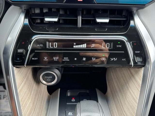 Used 2023 Toyota Venza XLE AWD/4WD image 18