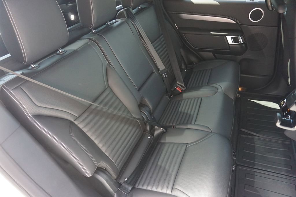 New 2025 Land Rover Discovery Dynamic SE image 27