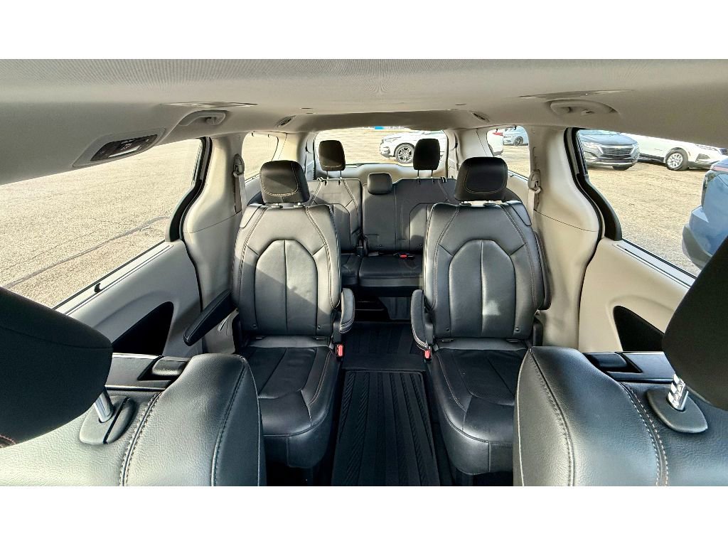 Used 2019 Chrysler Pacifica Touring-L Plus w/ Tire & Wheel Group image 23