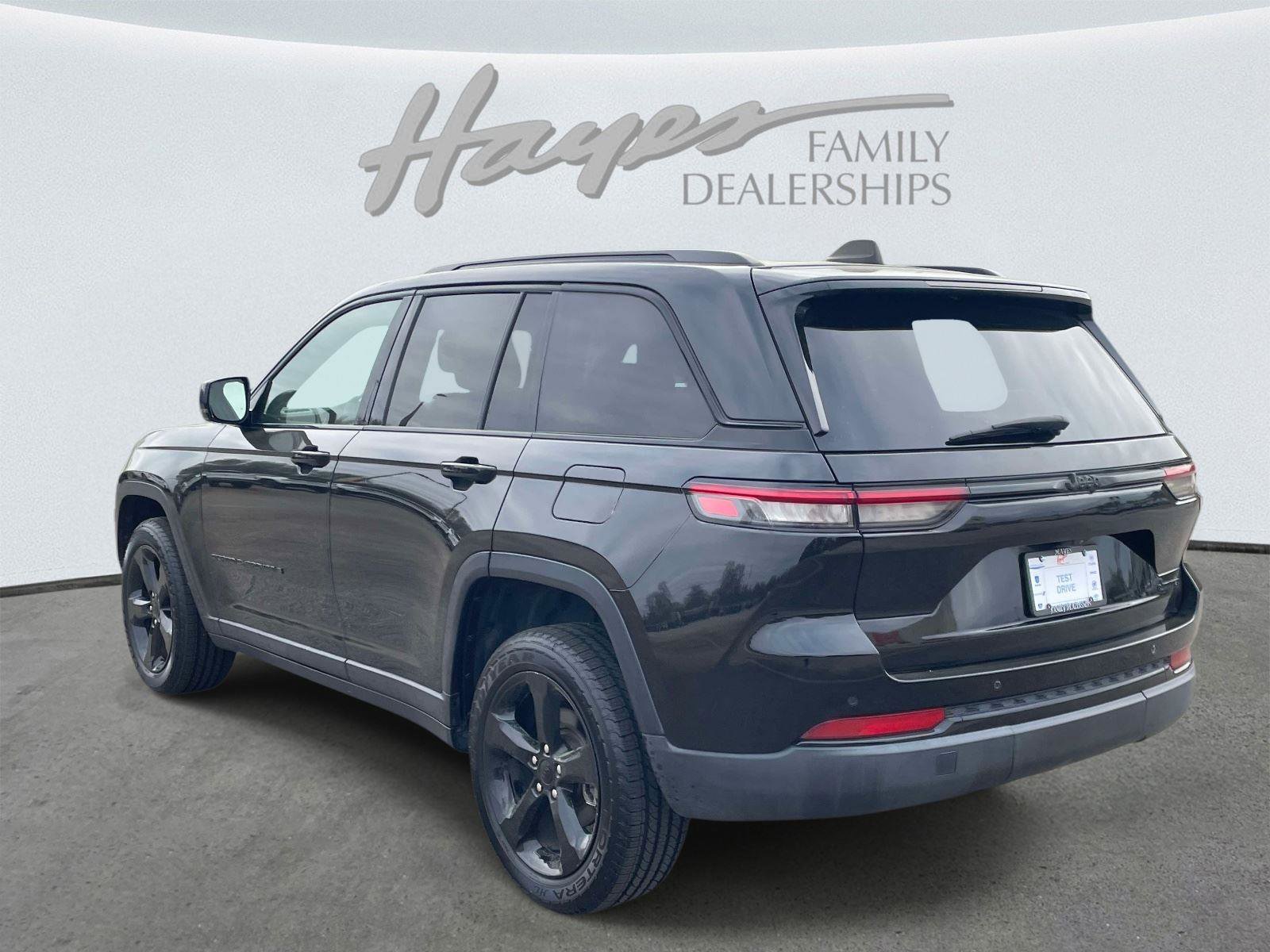 Used 2023 Jeep Grand Cherokee Limited w/ Black Appearance Package RWD image 5