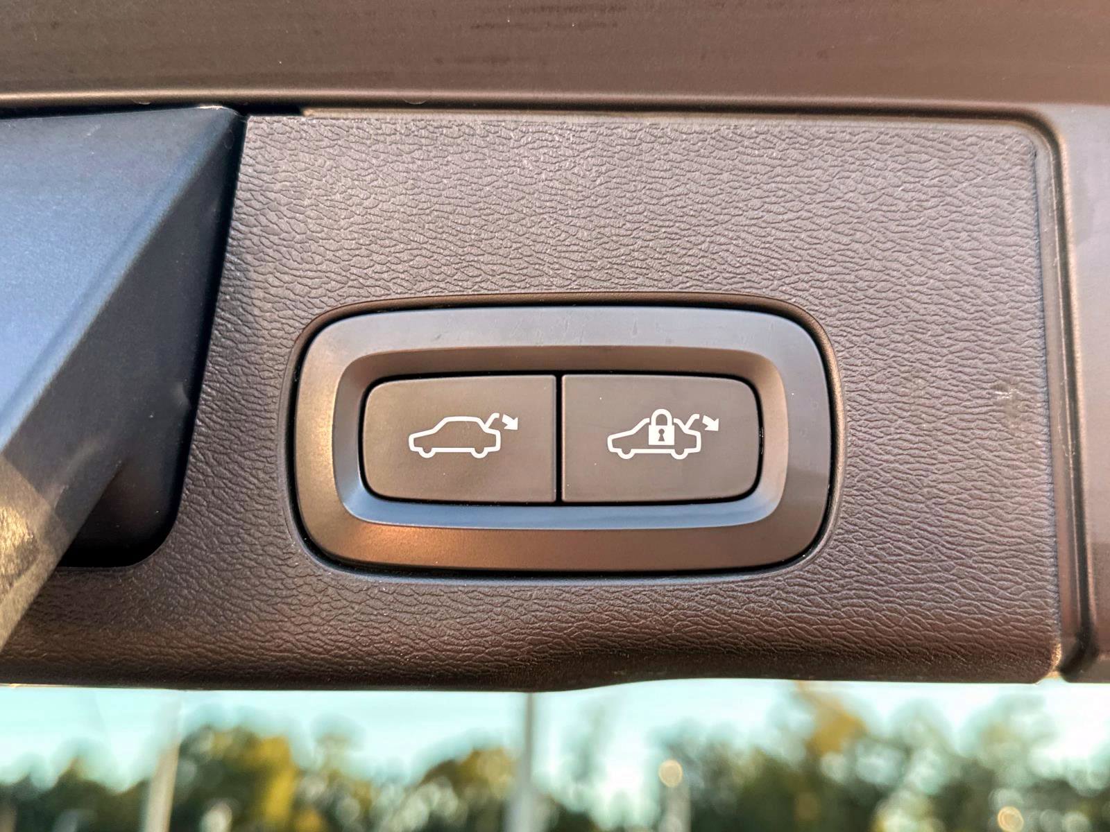 Used 2021 Volvo XC60 T5 Inscription w/ Protection Package Premier image 12