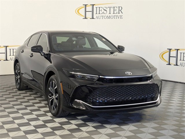 Used 2025 Toyota Crown XLE image 2