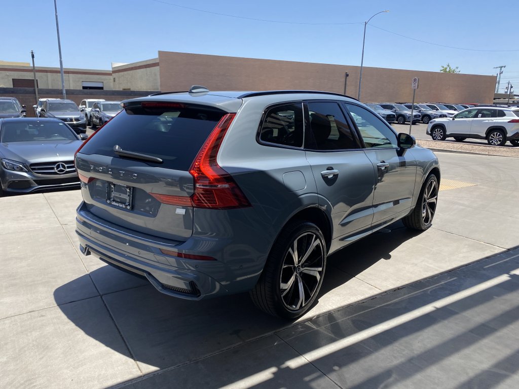 Used 2022 Volvo XC60 T8 R-Design w/ Advanced Package AWD/4WD image 5