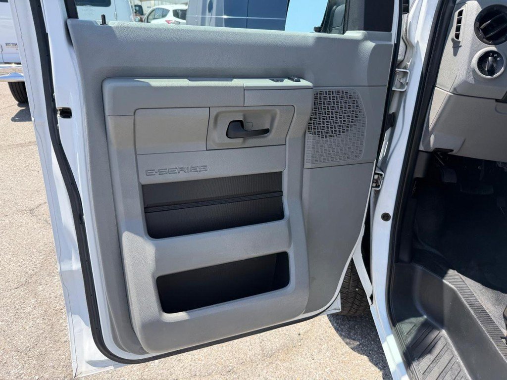 Used 2014 Ford E-150 and Econoline 150 Wagon w/ Power Windows & Locks Group RWD image 15