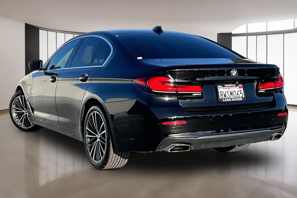 Used 2021 BMW 530e w/ Convenience Package RWD image 4