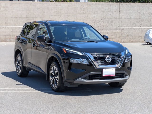 Used 2023 Nissan Rogue SV image 3