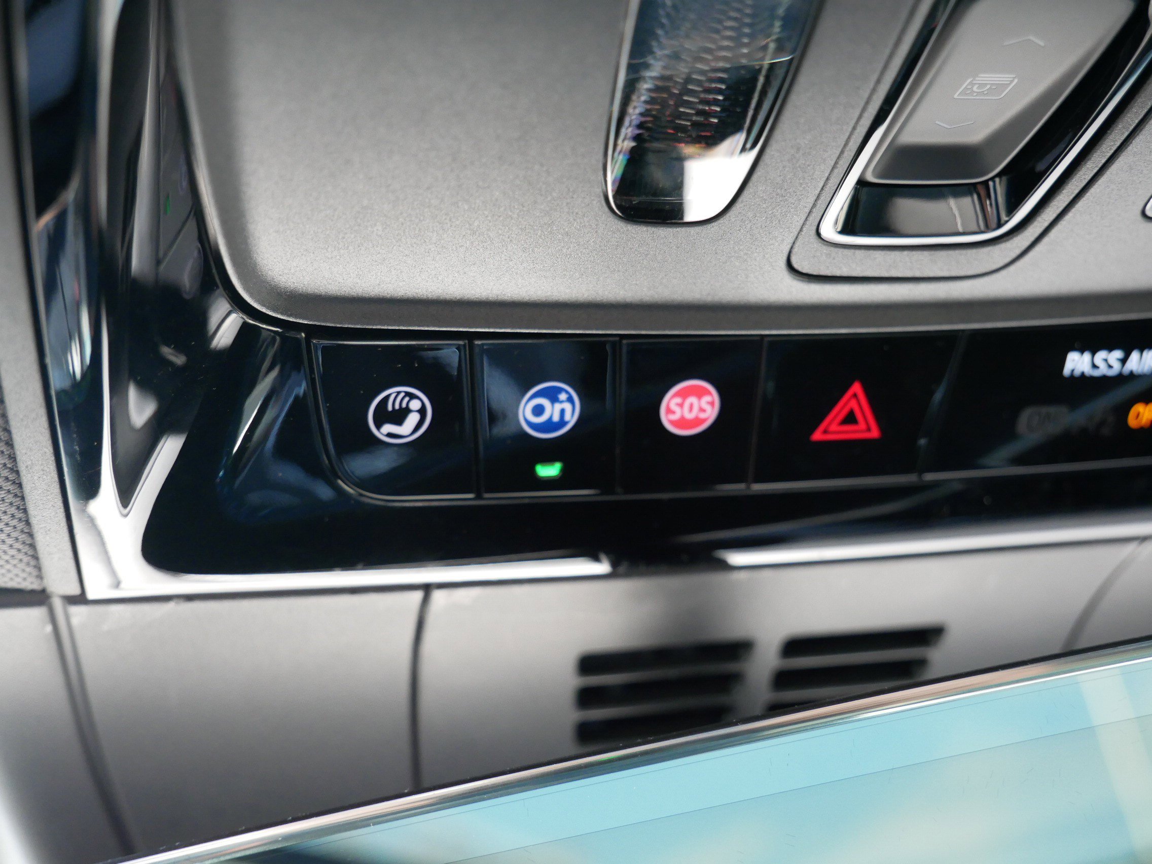 Certified 2025 Cadillac Optiq Sport 2 w/ LPO, Floor Liner Package image 31