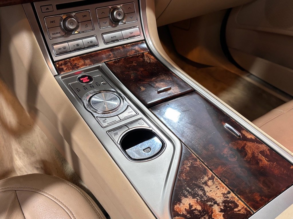 Used 2011 Jaguar XF image 14