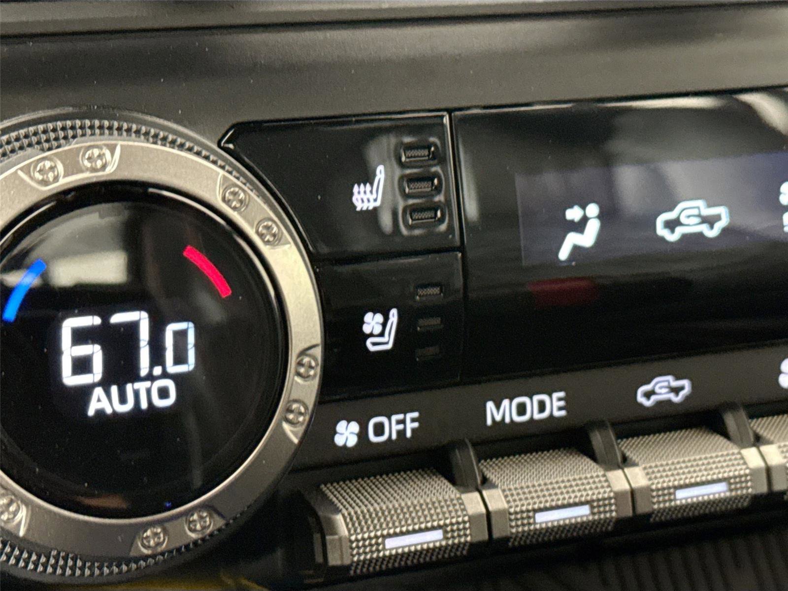 Used 2025 Toyota Tacoma TRD Pro AWD/4WD image 8