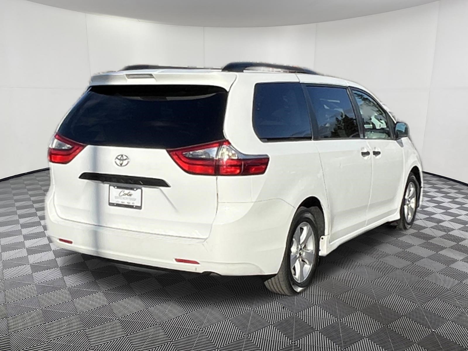 Used 2020 Toyota Sienna L FWD image 6