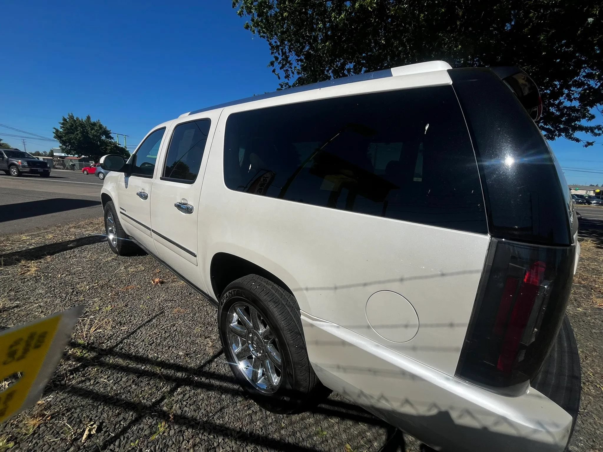 Used 2012 GMC Yukon XL Denali AWD/4WD image 5
