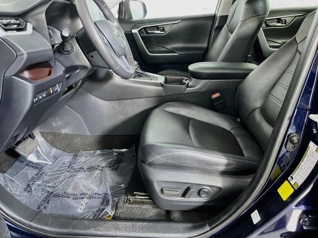 Used 2019 Toyota RAV4 Limited w/ Cold Weather Package FWD image 27