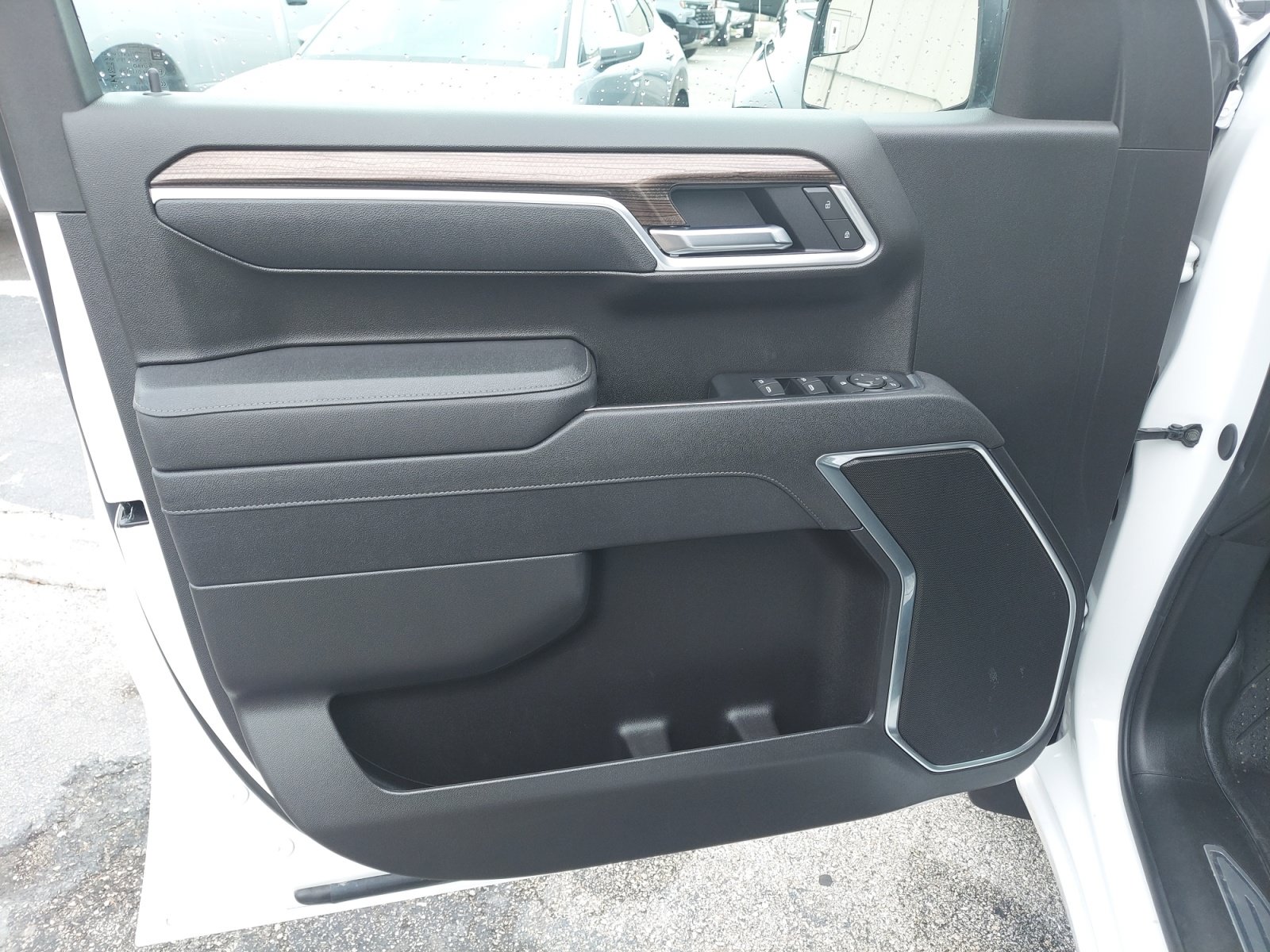 Used 2025 Chevrolet Silverado 1500 LT RWD image 29
