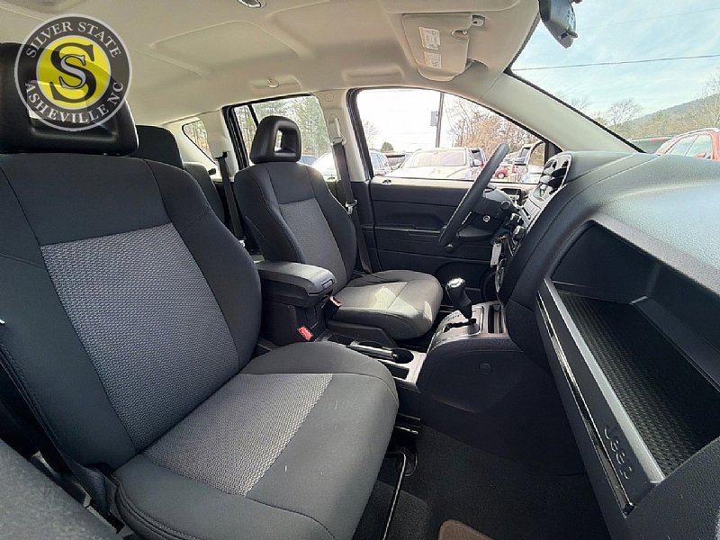 Used 2009 Jeep Compass Sport FWD image 17