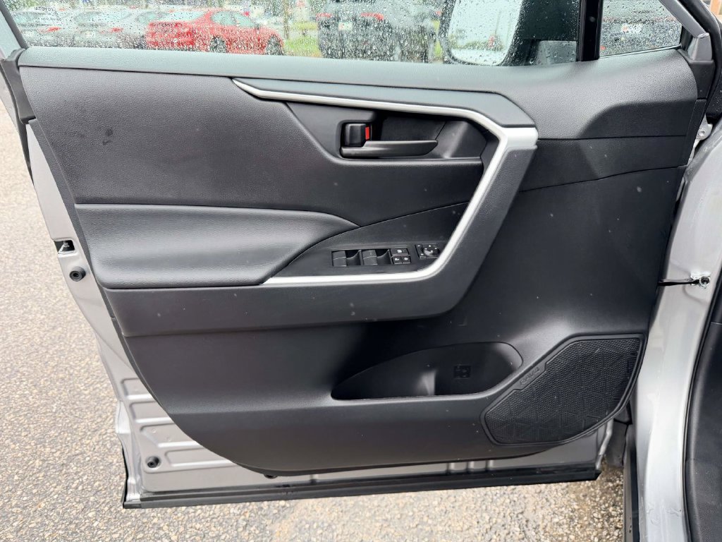 Certified 2025 Toyota RAV4 LE AWD/4WD image 17
