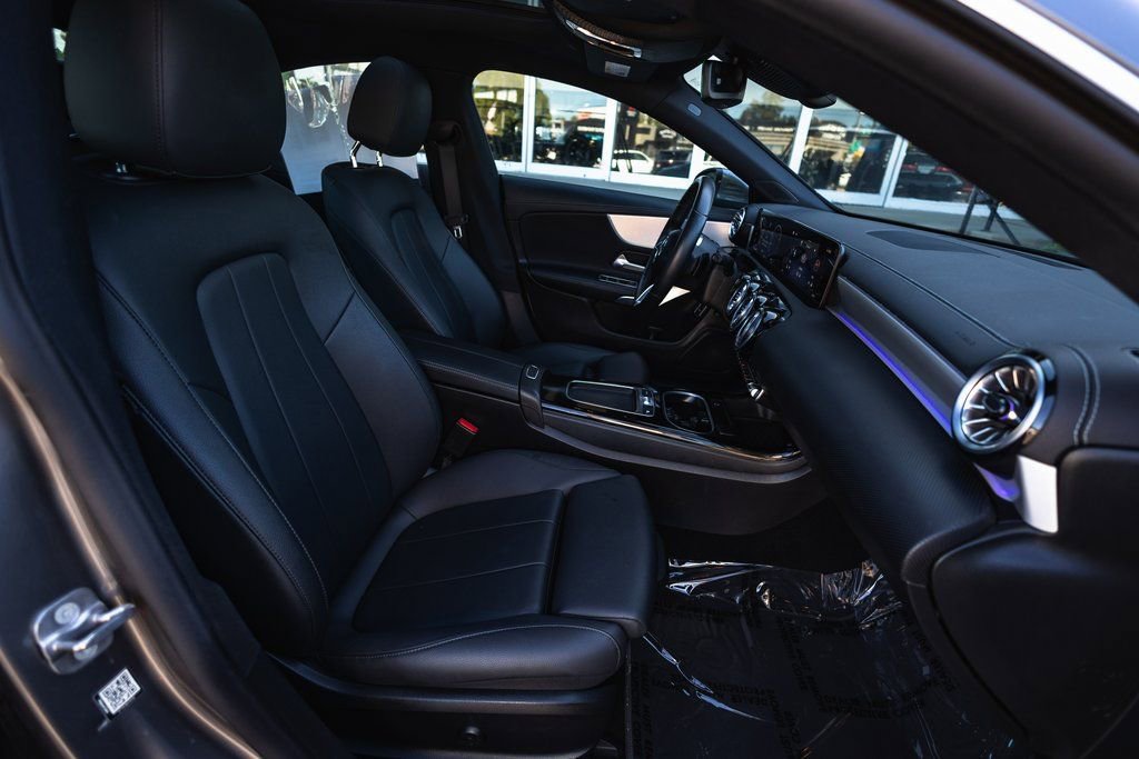 Used 2025 Mercedes-Benz CLA 250 4MATIC image 32