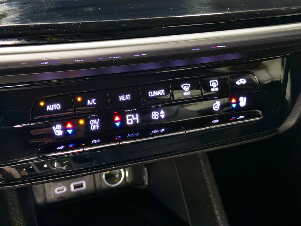 Used 2023 Chevrolet Bolt EUV Premier FWD image 14