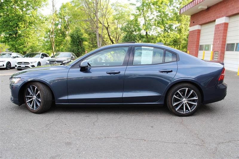 Used 2021 Volvo S60 T5 Momentum FWD image 2