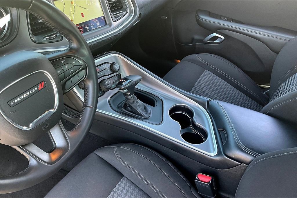 Used 2022 Dodge Challenger SXT w/ Driver Convenience Group RWD image 17