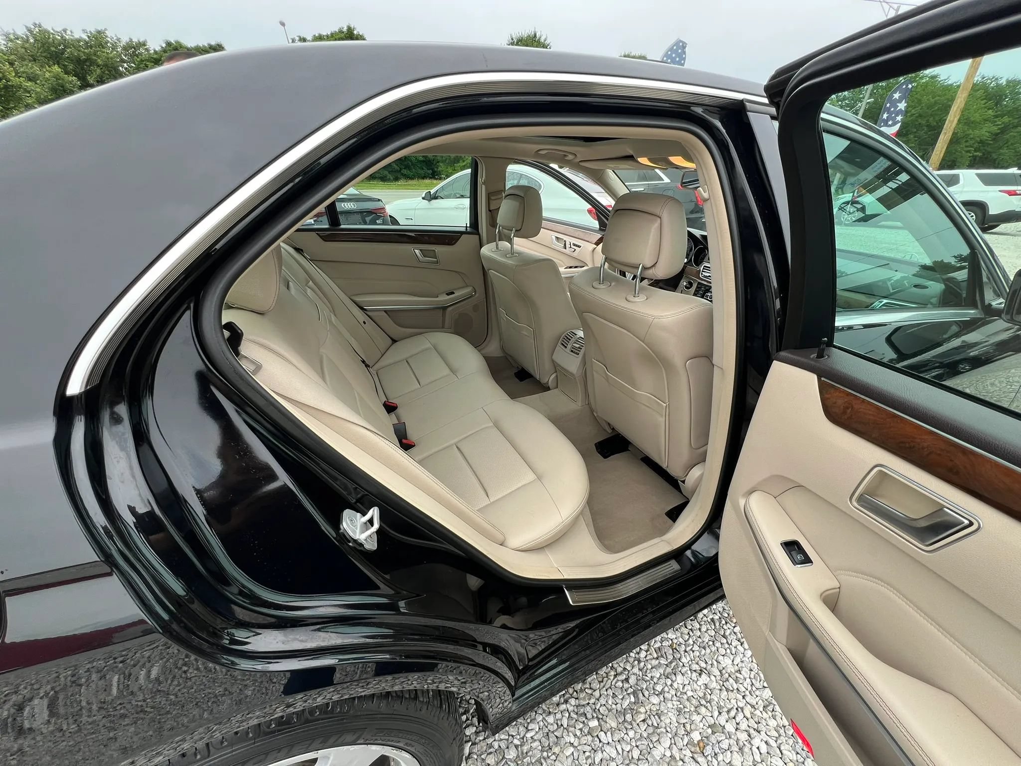 Used 2014 Mercedes-Benz E 350 4MATIC Sedan image 11